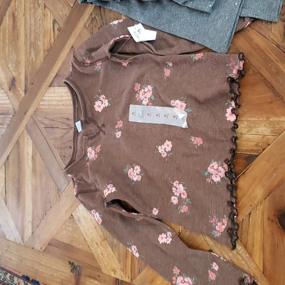 2 pcs Old Navy Top & Gap Leggings - Picture 2 of 3